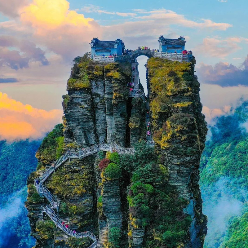 （國旅自組）【撒歡貴州】天空之境梵凈山、鎮(zhèn)遠(yuǎn)古鎮(zhèn)、烏江寨、遵義、織金洞、龍里油畫大草原、青巖古鎮(zhèn)、貴陽雙飛6天